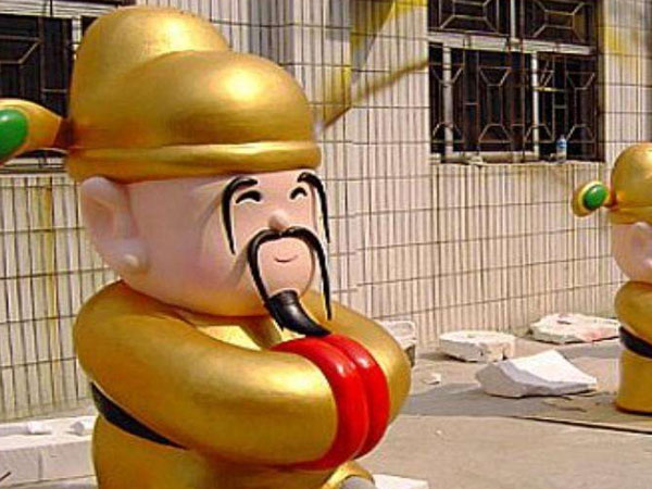 ���е���