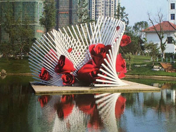 ���е���