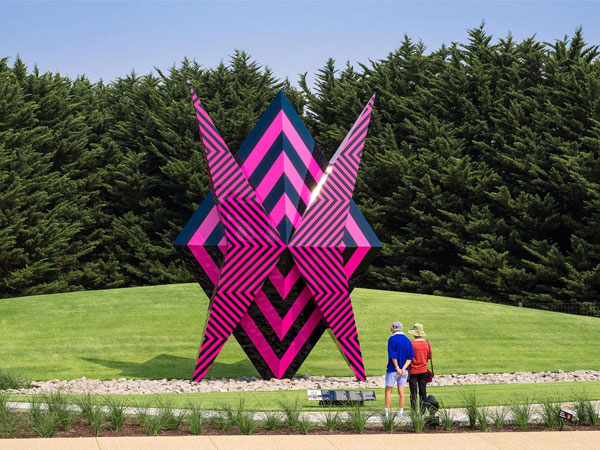 ���е���