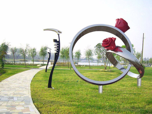 ���е���