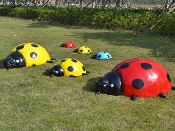 ���е���