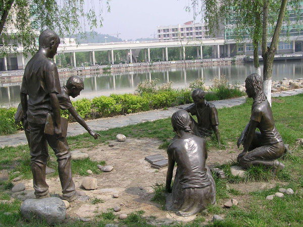 ���е���