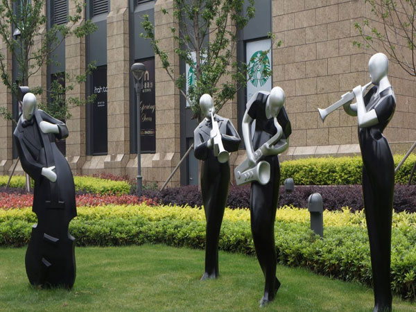 ���е���