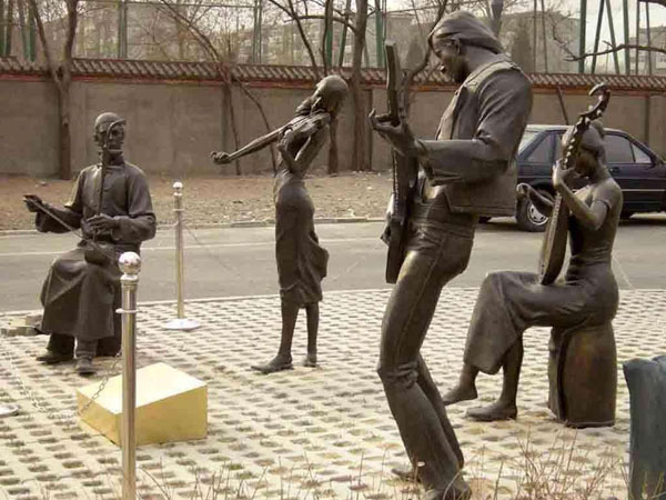 ���е���